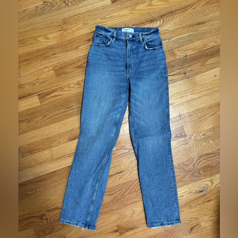 Abercrombie 90s straight jeans!